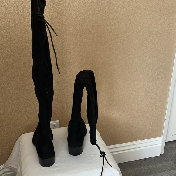 NWT Women’s black by C David suede boots w string ties. Low heel above the knee - Picture 3 of 8